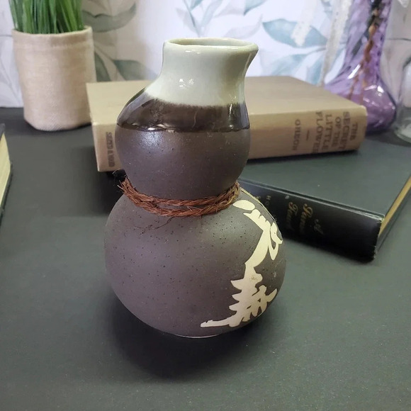 Vintage Sake Set in Green Stone 3-pc Set - Picture 5 of 11